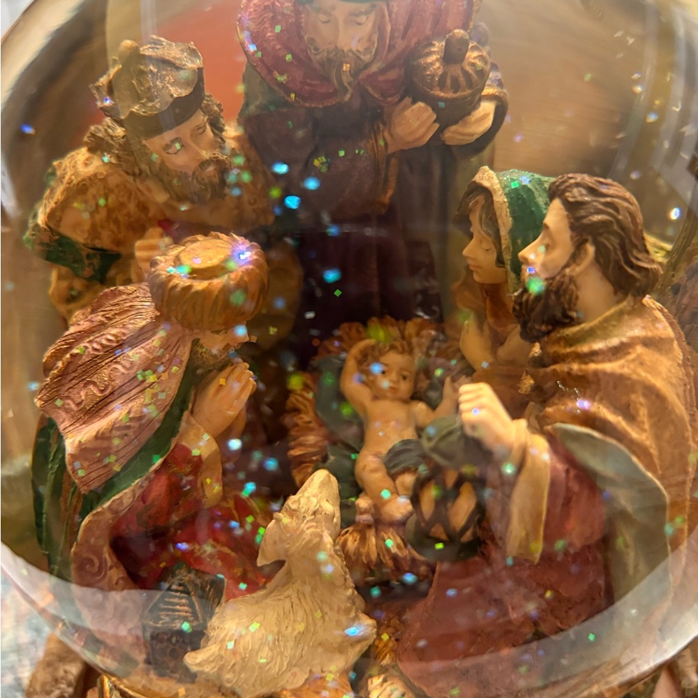 Large Nativity Scene Snow Globe - Picture 2 of 7